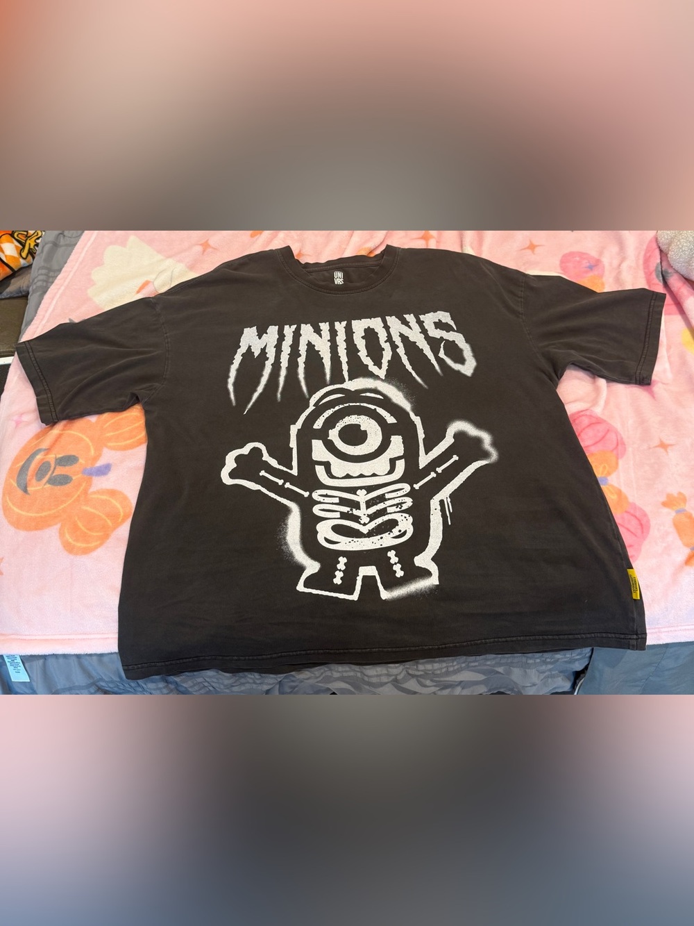 NWOT UNI VRS Universal Black Minions Graphic Tee XL